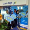 Jajaran Bank bjb cabang Kuningan berfoto bersama.